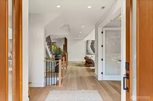 8458 NE 9th St, Medina, WA 98039 - Photo 2