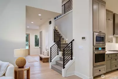 8718 128th Avenue NE, Kirkland, WA 98033 - Photo 2