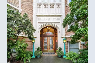 5810 Cowen Place NE #106, Seattle, WA 98105 - Photo 2