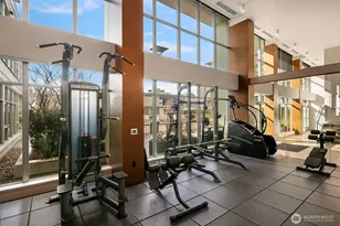 588 Bell St, Seattle, WA 98121 - Photo 18