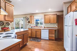 970 SW Upland Ct, Oak Harbor, WA 98277 - Photo 2