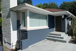 6925 52nd Ave S, Seattle, WA 98118 - Photo 2