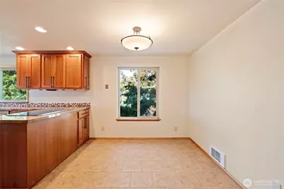 132 N 132nd Street #402, Seattle, WA 98133 - Photo 28