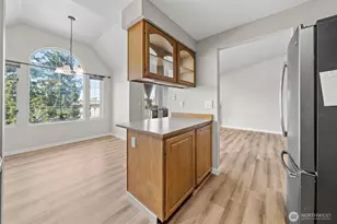 12025 SE 60th St, Bellevue, WA 98006 - Photo 12