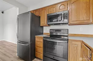 12025 SE 60th St, Bellevue, WA 98006 - Photo 10