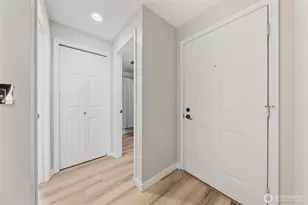 12025 SE 60th St, Bellevue, WA 98006 - Photo 16