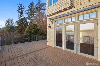 8281 W Mercer Way, Mercer Island, WA 98040 - Photo 34