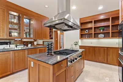 8281 W Mercer Way, Mercer Island, WA 98040 - Photo 18