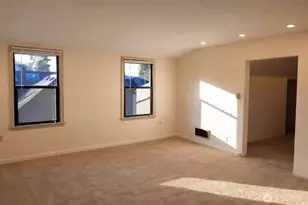 5116 Meridian Ave N, Seattle, WA 98103 - Photo 2