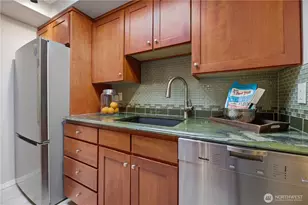 2253 Gilman Dr W, Seattle, WA 98119 - Photo 6