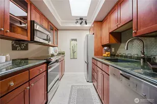 2253 Gilman Dr W, Seattle, WA 98119 - Photo 4