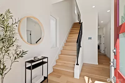 748 N 96th Street, Seattle, WA 98103 - Photo 4