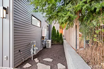748 N 96th Street, Seattle, WA 98103 - Photo 32