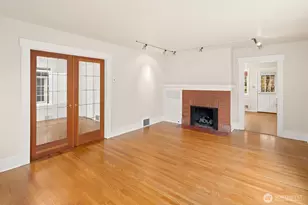 5804 8th Ave NE, Seattle, WA 98105 - Photo 10