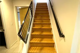 7814 Stroud Ave N, Seattle, WA 98103 - Photo 2