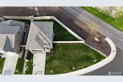 9513 38th Street E, Edgewood, WA 98371 - Photo 2