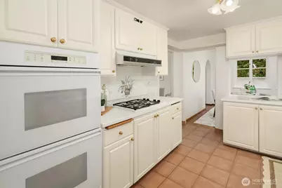 1533 Shenandoah Drive E, Seattle, WA 98112 - Photo 14