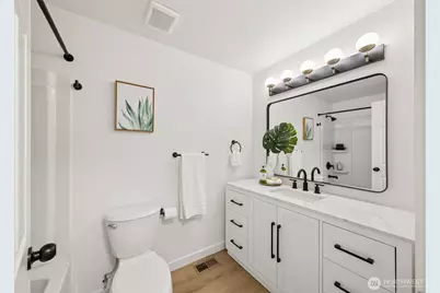 5622 Waller Road E, Tacoma, WA 98443 - Photo 12