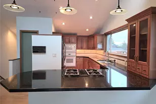 2329 W Smith St, Seattle, WA 98119 - Photo 10