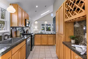 8907 5th Ave NE, Seattle, WA 98115 - Photo 10