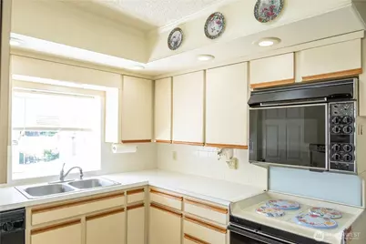 609 W Whitman Street, College Place, WA 99324 - Photo 4