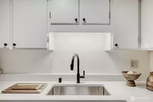 2501 Canterbury Ln E, Seattle, WA 98112 - Photo 12