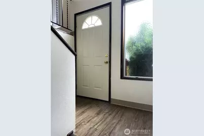 13051 37th Avenue NE, Seattle, WA 98125 - Photo 2