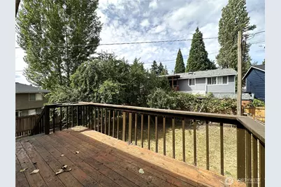 13051 37th Avenue NE, Seattle, WA 98125 - Photo 8