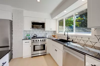 4205 5th Avenue NW, Seattle, WA 98107 - Photo 8