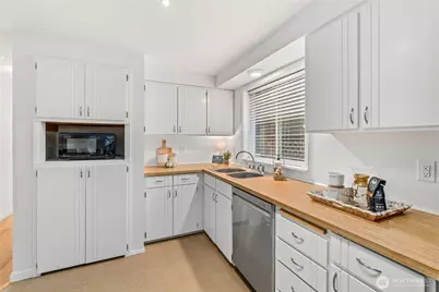 3811 NE 117th St, Seattle, WA 98125 - Photo 12