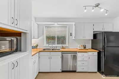 3811 NE 117th St, Seattle, WA 98125 - Photo 10