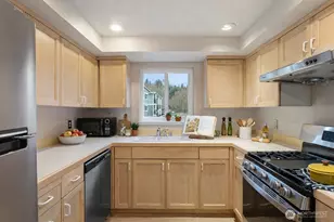 250 NW Dogwood St, Issaquah, WA 98027 - Photo 4