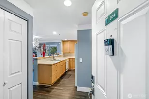 15325 Sunwood Blvd, Tukwila, WA 98188 - Photo 2