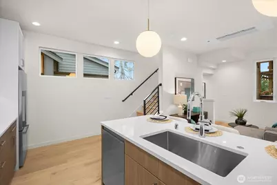 4222 Meridian Avenue N #B, Seattle, WA 98103 - Photo 8