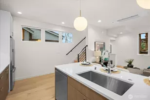 4222 Meridian Ave N, Seattle, WA 98103 - Photo 8