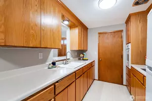 3735 NE 10th Ln, Renton, WA 98056 - Photo 8