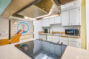 8911 Holly Dr, Everett, WA 98208 - Photo 6