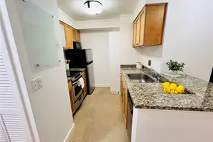 7600 Greenwood Ave N, Seattle, WA 98103 - Photo 16