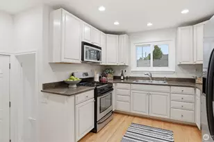 9752 Evanston Ave N, Seattle, WA 98103 - Photo 8