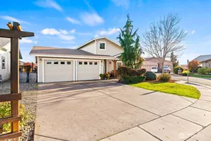 705 Kachess Ln, Zillah, WA 98953 - Photo 2