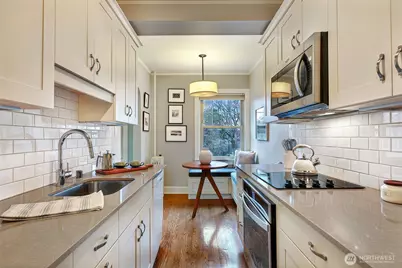 5810 Cowen Place NE #202, Seattle, WA 98105 - Photo 12