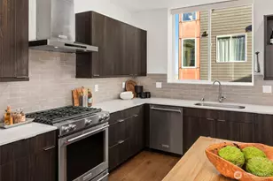 1918 5th Ave N, Seattle, WA 98109 - Photo 10