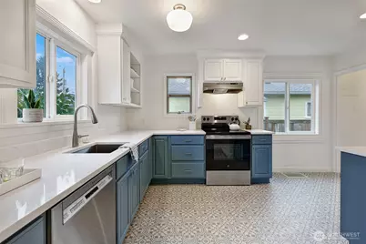 7357 12th Avenue NW, Seattle, WA 98117 - Photo 10