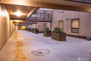 410 W Roy St, Seattle, WA 98119 - Photo 30