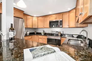 410 W Roy St, Seattle, WA 98119 - Photo 14