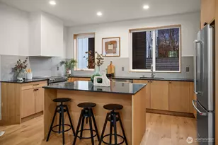 1810 E Mercer St, Seattle, WA 98112 - Photo 8