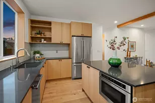 1810 E Mercer St, Seattle, WA 98112 - Photo 10