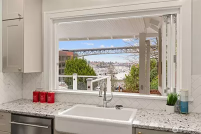 2912 3rd Avenue N, Seattle, WA 98109 - Photo 18