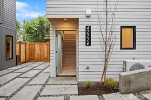 4222 Meridian Ave N, Seattle, WA 98103 - Photo 2