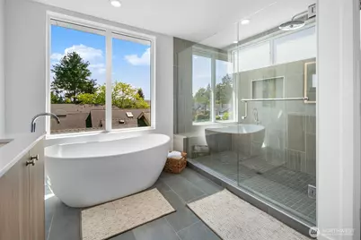 8831 Wallingford Avenue N, Seattle, WA 98103 - Photo 18